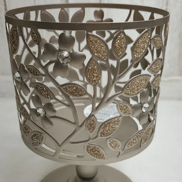 Bath & Body Works Dogwood Sparkle Jeweled Pedestal 3-Wick Candle Holder - Picture 2 of 5